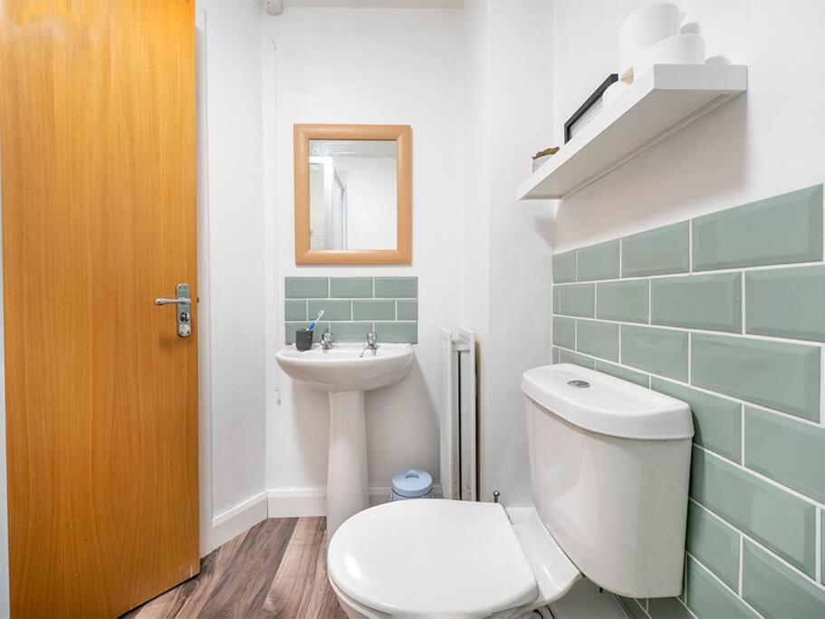 Lovely 2 Bedroom Apt At Ormeau Park W/ Free Parking Белфаст Екстериор снимка