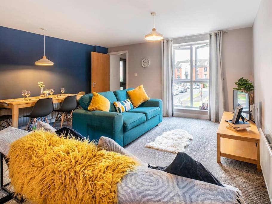 Lovely 2 Bedroom Apt At Ormeau Park W/ Free Parking Белфаст Екстериор снимка