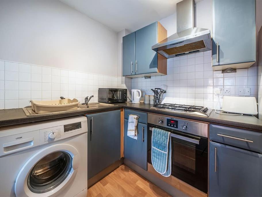 Lovely 2 Bedroom Apt At Ormeau Park W/ Free Parking Белфаст Екстериор снимка