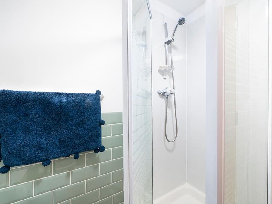 Lovely 2 Bedroom Apt At Ormeau Park W/ Free Parking Белфаст Екстериор снимка
