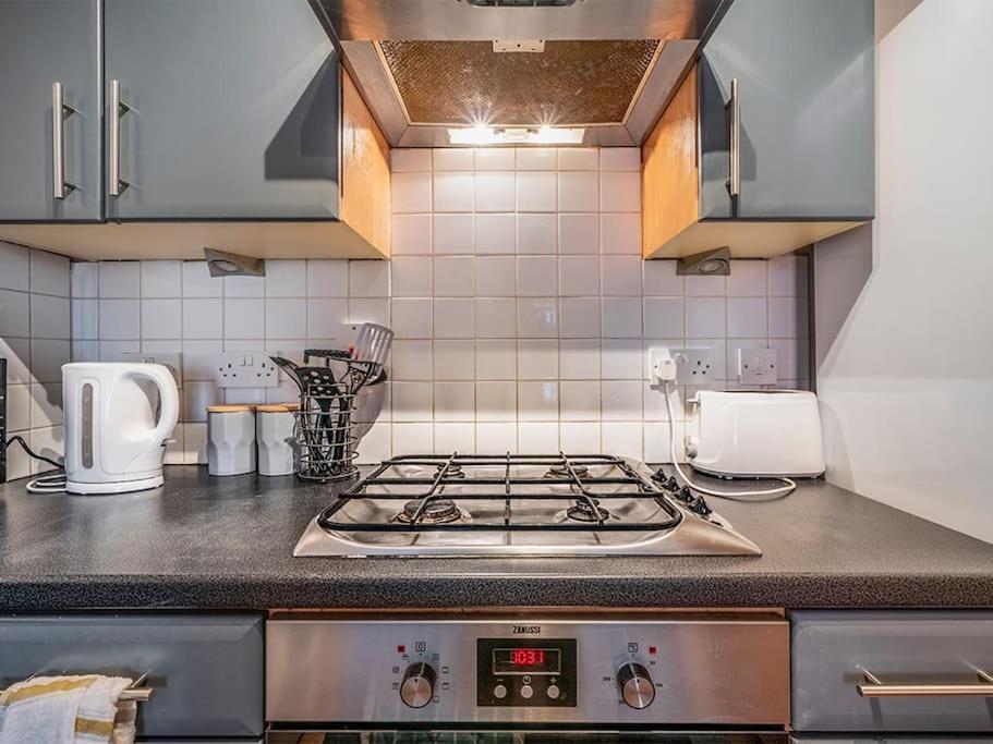 Lovely 2 Bedroom Apt At Ormeau Park W/ Free Parking Белфаст Екстериор снимка