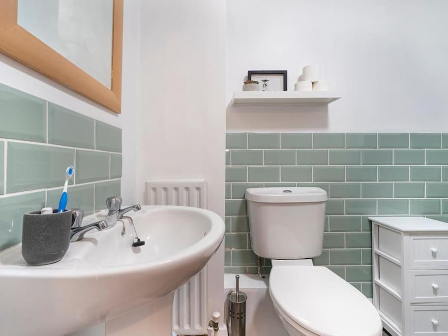 Lovely 2 Bedroom Apt At Ormeau Park W/ Free Parking Белфаст Екстериор снимка