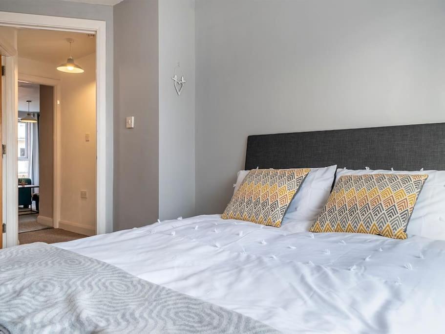 Lovely 2 Bedroom Apt At Ormeau Park W/ Free Parking Белфаст Екстериор снимка