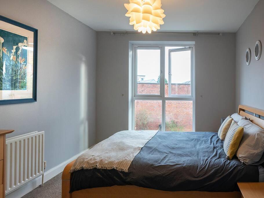 Lovely 2 Bedroom Apt At Ormeau Park W/ Free Parking Белфаст Екстериор снимка